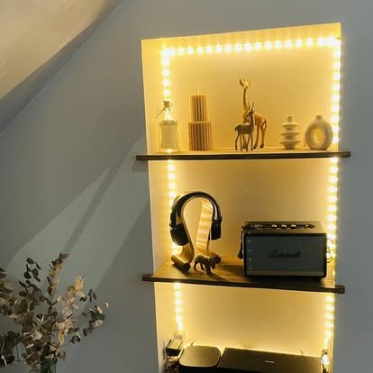 Niche lumineuse avec étagères sur mesure à Goincourt