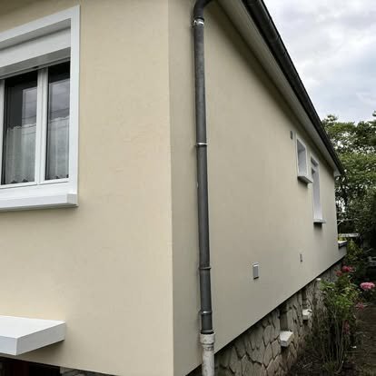 Enduit de finition sur le pignon isolé d'une maison à Beauvais
