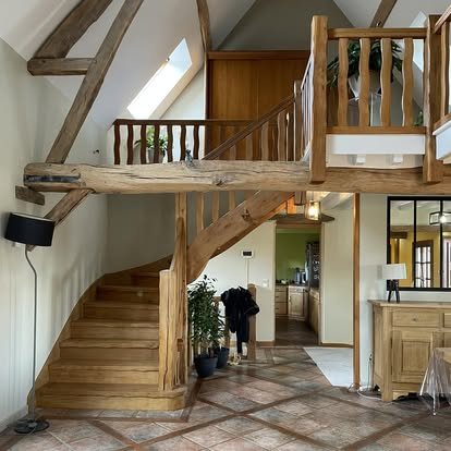 Escalier rénové dans maison colombages à Mont-Saint-Adrien